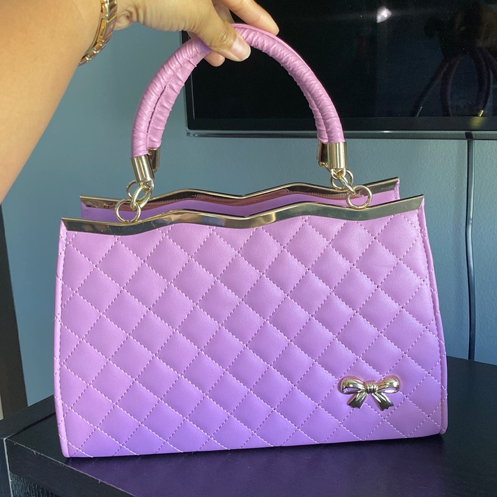 Fashion pink bag love this bag so cute if you love pink here’s a cuteness bag.